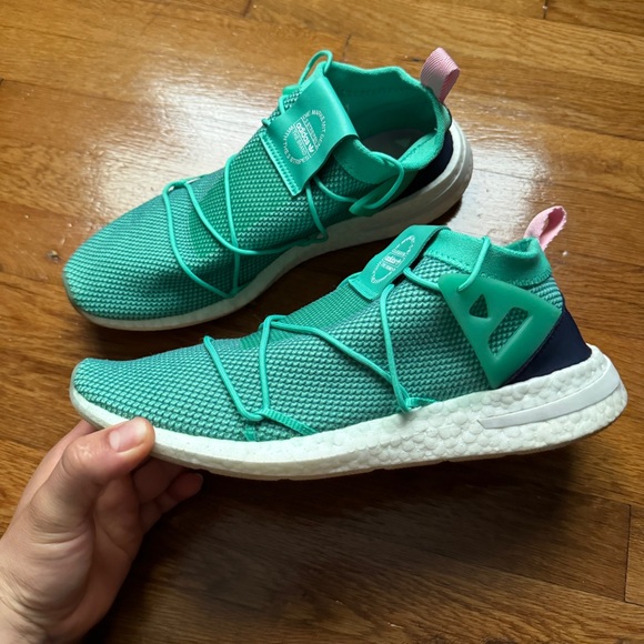 Womens Adidas Boost Shoes - Picture 4 of 9